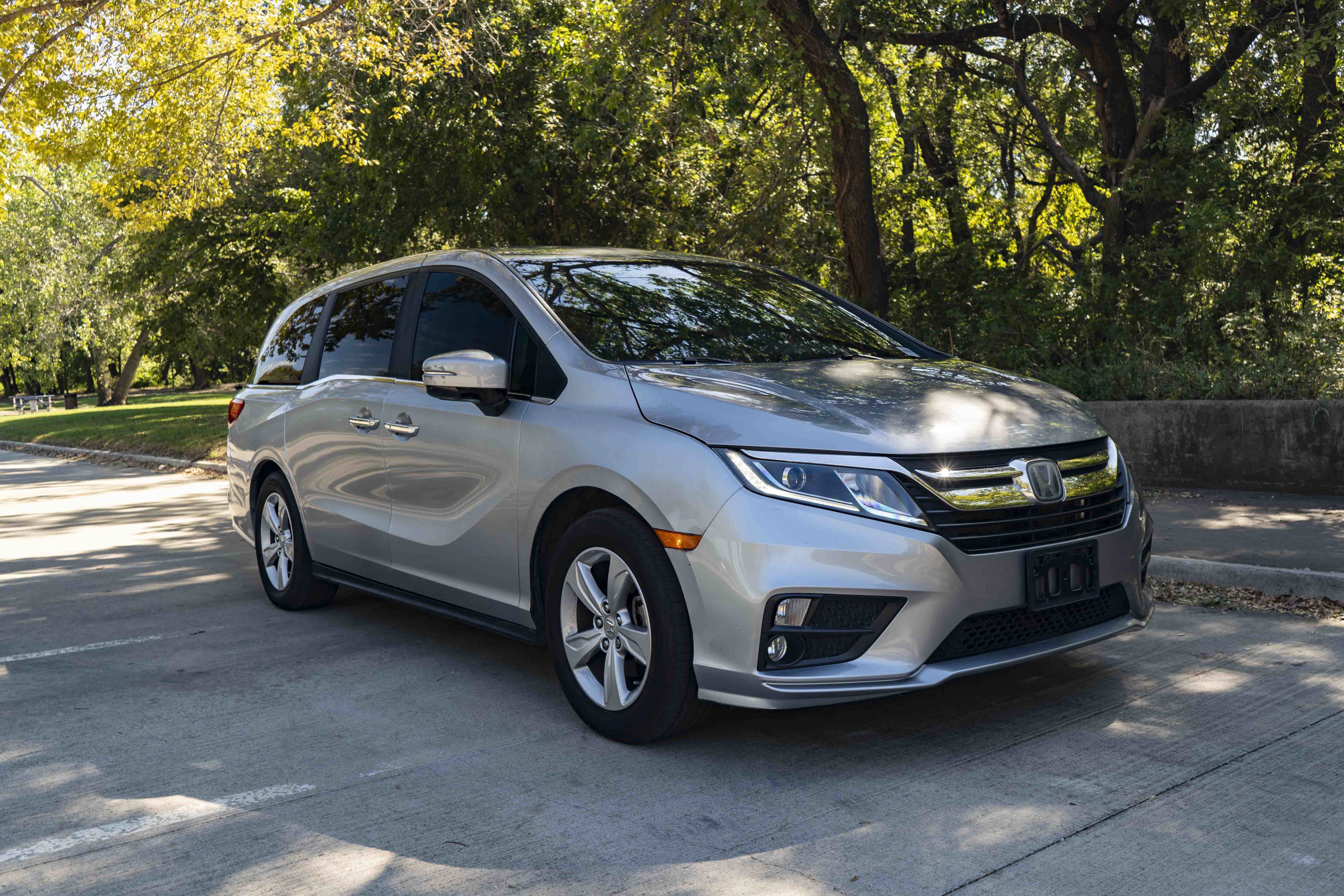 Used 2018 Honda Odyssey EX image 2