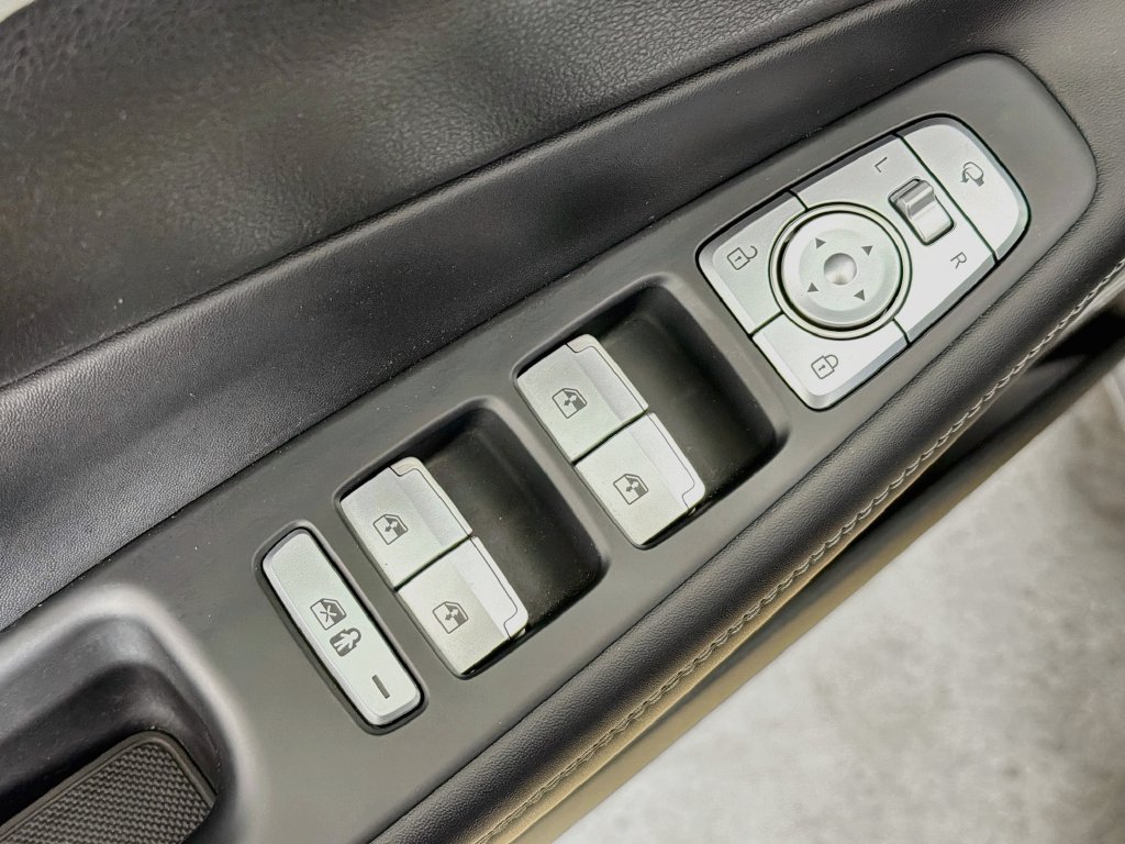 Used 2023 Hyundai Santa Fe Calligraphy AWD/4WD image 18