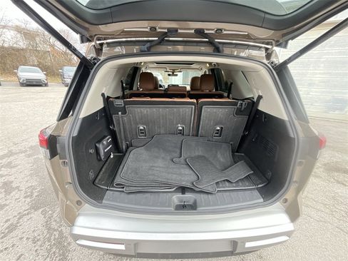 Used 2024 Nissan Pathfinder Platinum w/ Cargo Package image 25