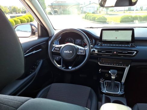 Used 2023 Kia Seltos S w/ Navigation Package FWD image 10