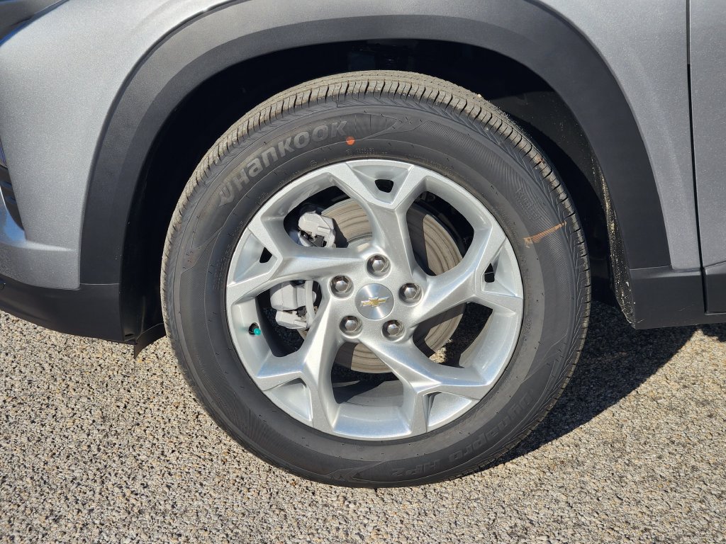 New 2026 Chevrolet Trax LS w/ LS Convenience Package FWD image 8