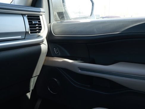 Used 2024 Ford Expedition Max XLT image 28