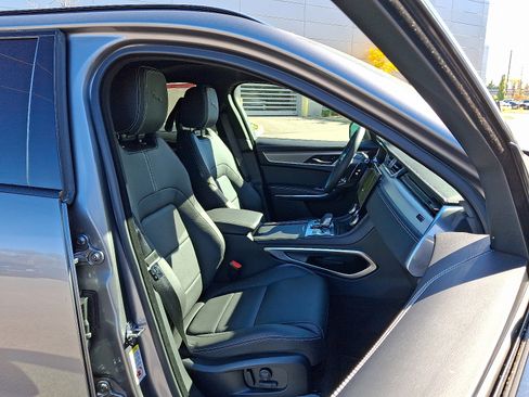 New 2026 Jaguar F-PACE R-Dynamic S image 3