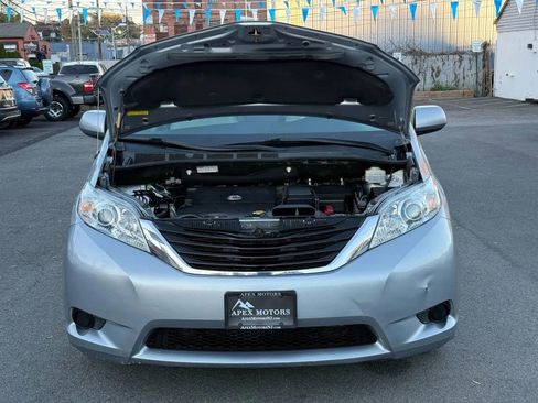 Used 2013 Toyota Sienna LE image 55