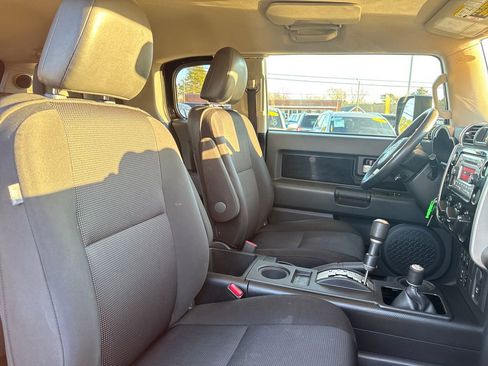 Used 2014 Toyota FJ Cruiser 4WD w/ Upgrade Package image 19