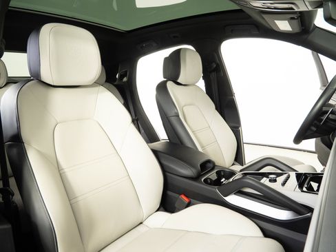 Certified 2024 Porsche Cayenne S AWD/4WD image 24