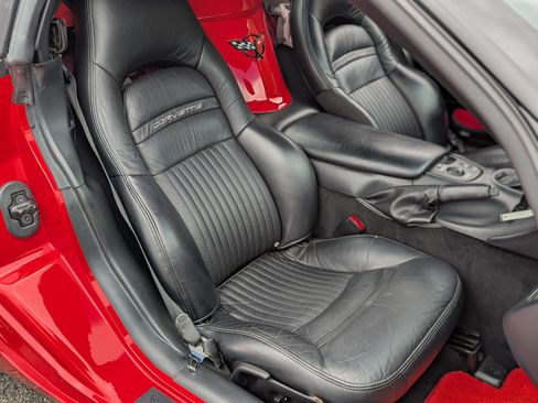 Used 2004 Chevrolet Corvette Convertible w/ Preferred Equipment Group image 18