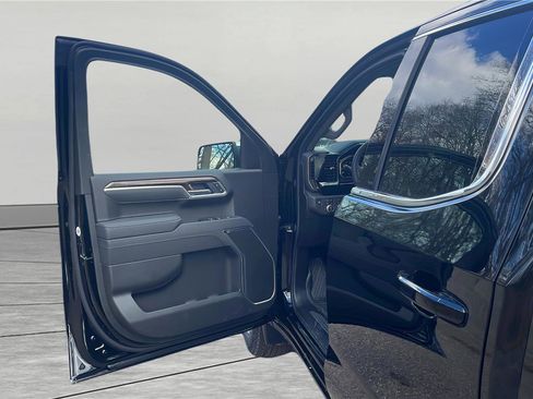 New 2026 GMC Sierra 1500 SLE image 14