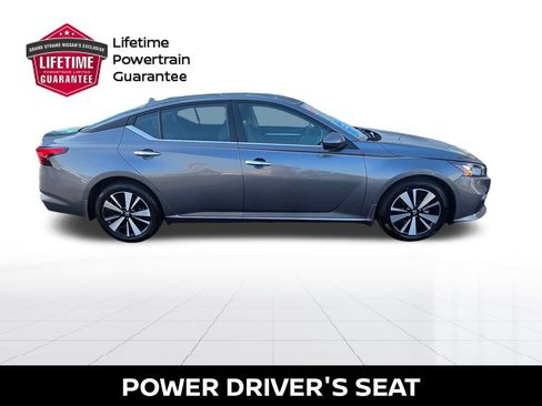 Used 2022 Nissan Altima 2.5 SV FWD image 7
