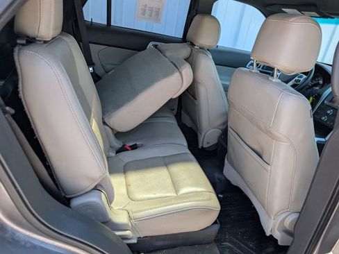 Used 2013 Ford Explorer XLT AWD/4WD image 17