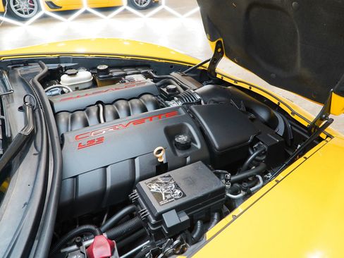Used 2011 Chevrolet Corvette Coupe w/ Preferred Equipment Group RWD image 31