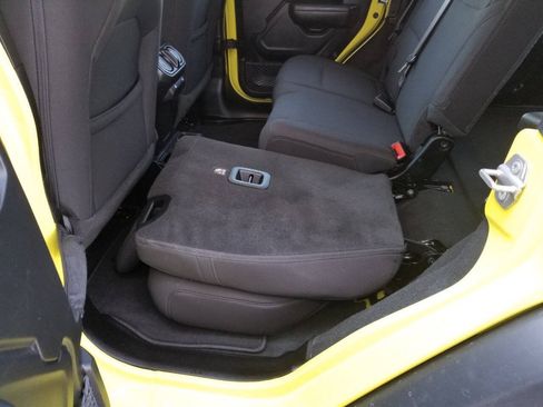 Used 2022 Jeep Wrangler Unlimited Sport AWD/4WD image 13