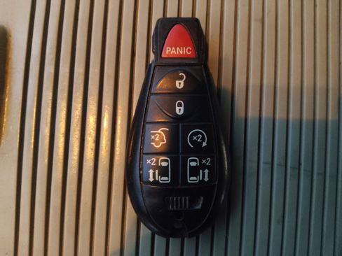 Used 2017 Dodge Grand Caravan SXT image 32