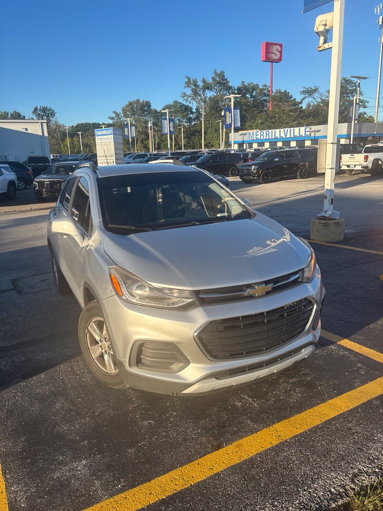 Used 2018 Chevrolet Trax LT w/ LT Convenience Package FWD image 3