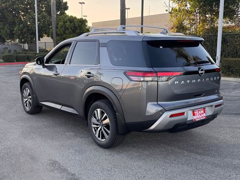 New 2025 Nissan Pathfinder SL image 5