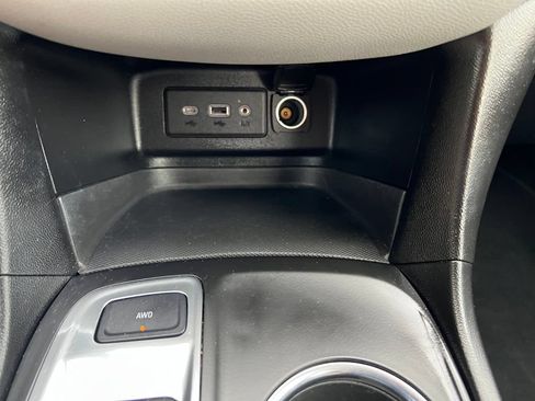 Used 2019 Chevrolet Equinox LS AWD/4WD image 32