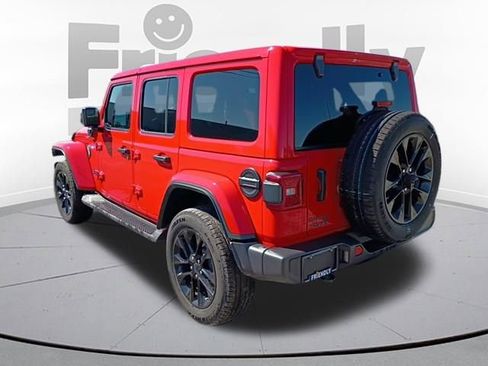 Used 2025 Jeep Wrangler Unlimited Sahara AWD/4WD image 8
