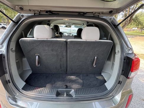Used 2015 Kia Sorento LX image 12