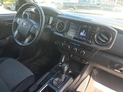 Used 2022 Toyota Tacoma TRD Sport w/ Technology Package AWD/4WD image 15