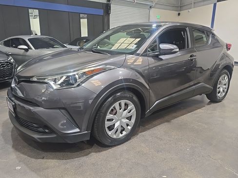Used 2019 Toyota C-HR LE FWD image 6
