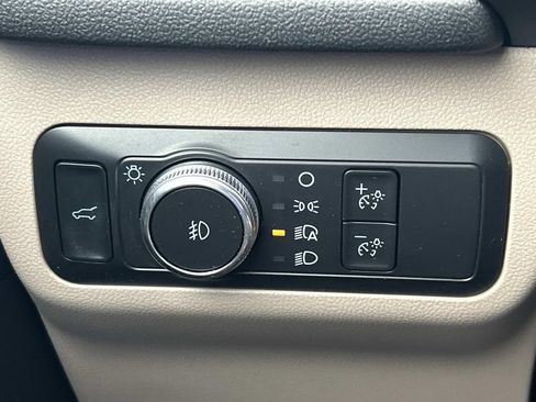 Used 2021 Ford Escape SEL w/ Technology Package FWD image 34
