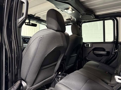 Used 2023 Jeep Gladiator Sport image 17