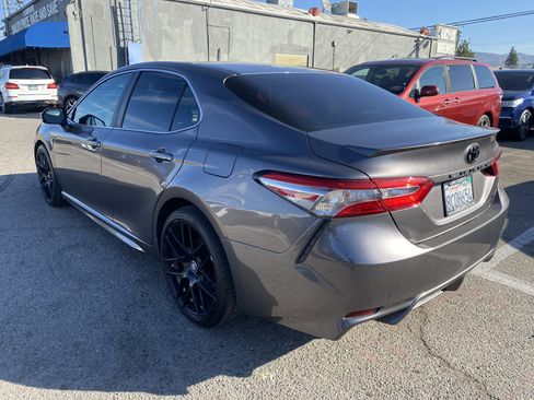 Used 2018 Toyota Camry SE FWD image 12