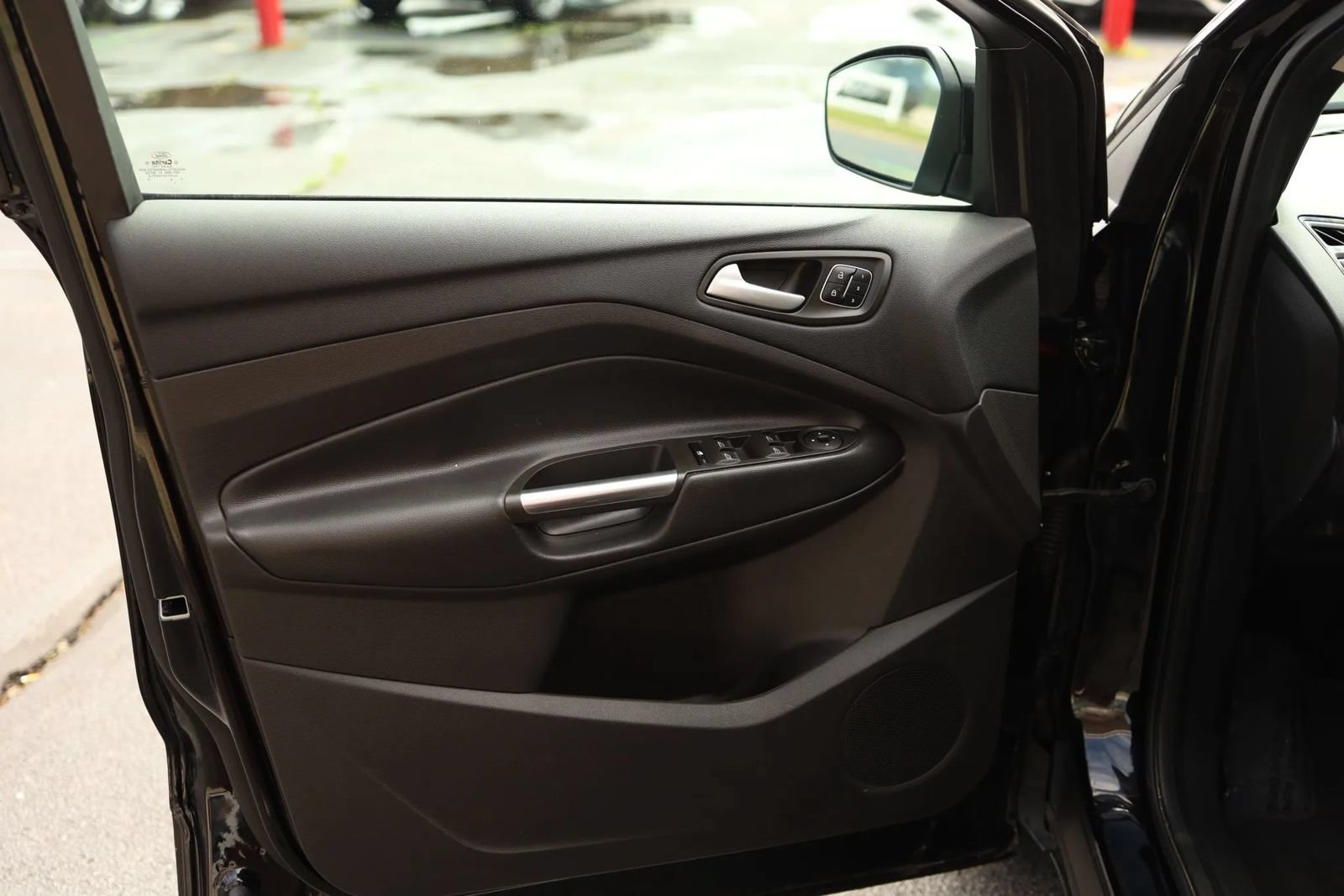 Used 2018 Ford Escape Titanium w/ Ford Safe & Smart Package FWD image 9
