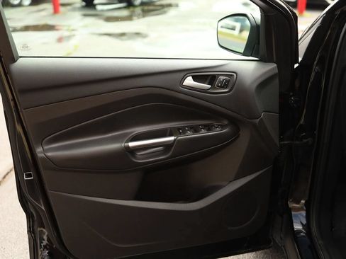 Used 2018 Ford Escape Titanium w/ Ford Safe & Smart Package FWD image 9