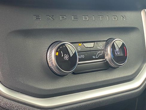 Used 2025 Ford Expedition Max Active AWD/4WD image 21