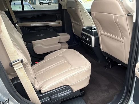 Used 2023 Ford Expedition Limited image 17