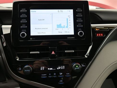 Used 2022 Toyota Camry SE image 20