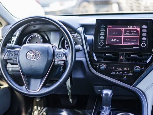 Used 2023 Toyota Camry SE image 11
