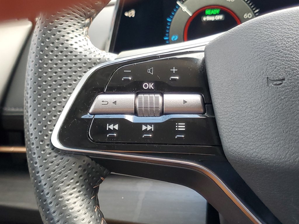 Used 2024 Nissan Ariya FWD image 19