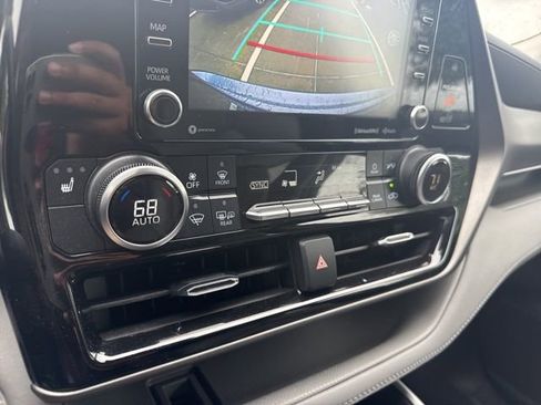 Used 2021 Toyota Highlander XLE image 14