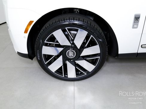 Certified 2025 Rolls-Royce Cullinan image 38