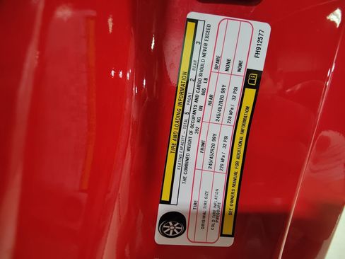 Used 2015 Dodge Challenger R/T Plus image 25