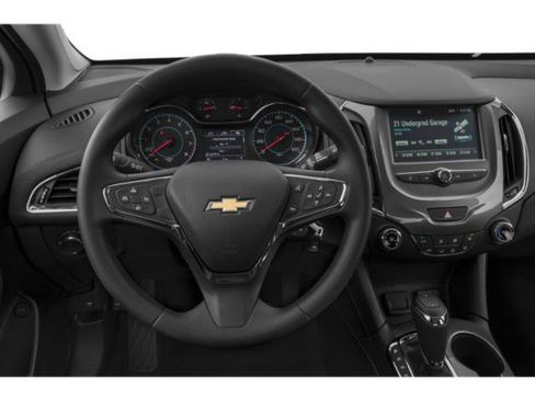 Used 2018 Chevrolet Cruze LT w/ Convenience Package FWD image 10
