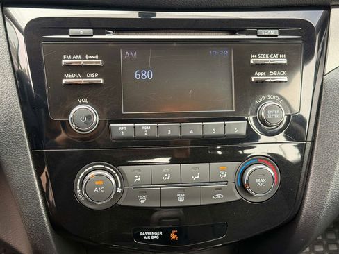 Used 2015 Nissan Rogue S AWD/4WD image 23