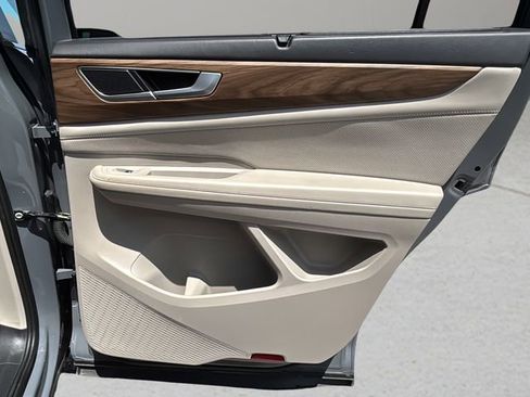 Used 2025 Volkswagen Atlas SE image 11