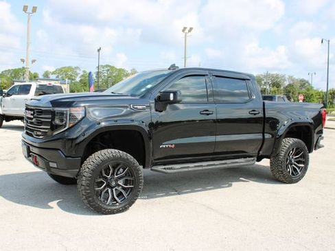 Used 2023 GMC Sierra 1500 AT4 w/ AT4 Premium Package AWD/4WD image 5