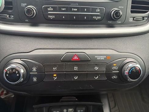 Used 2016 Kia Sorento L FWD image 12
