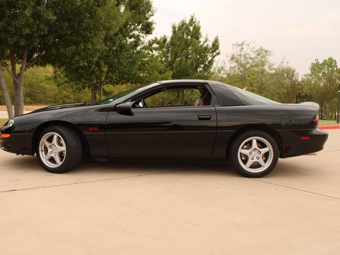 Used 1999 Chevrolet Camaro Z28 w/ SS Performance/Appearance Pkg RWD image 6