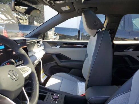 New 2026 Volkswagen Tiguan SE R-Line image 17