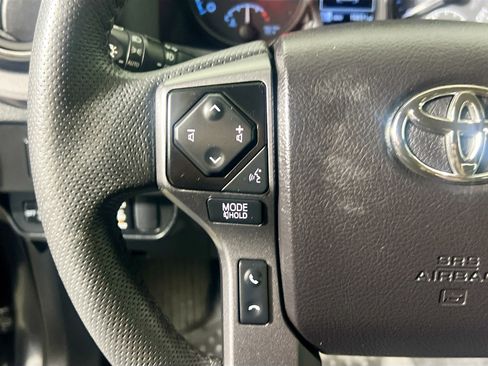 Used 2022 Toyota Tacoma TRD Sport w/ Technology Package image 18