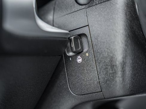 Certified 2024 Mercedes-Benz GLB 250 4MATIC w/ Winter Heating Package image 40