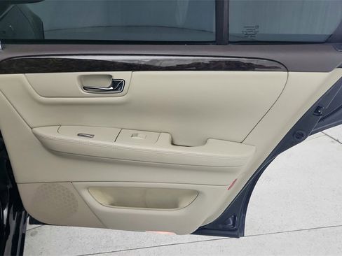 Used 2011 Cadillac DTS image 32