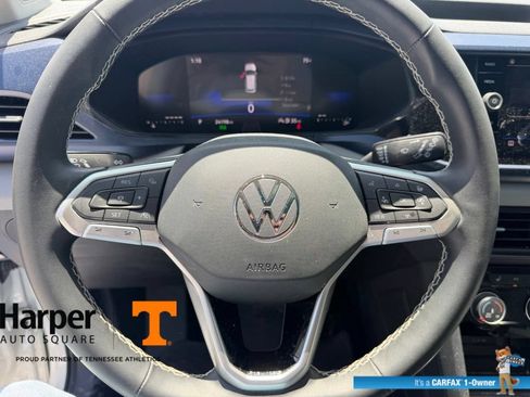 Used 2023 Volkswagen Taos SE w/ Panoramic Sunroof Package FWD image 15