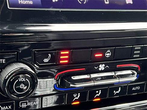 New 2025 Jeep Grand Cherokee Altitude image 25