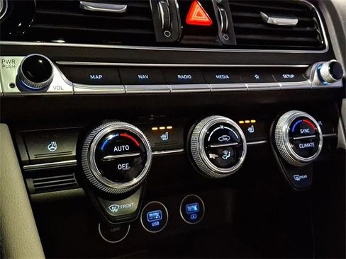 Used 2023 Genesis G70 2.0T image 24